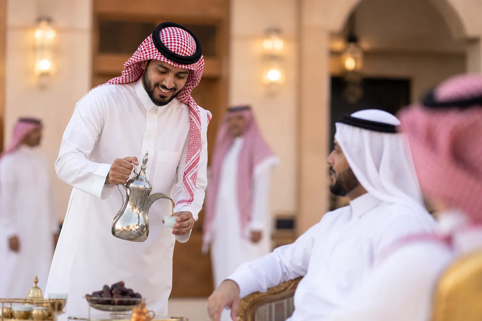 قهوجي مكه: دليل اختيار ضيافة مرتبة تليق بمناسبتك